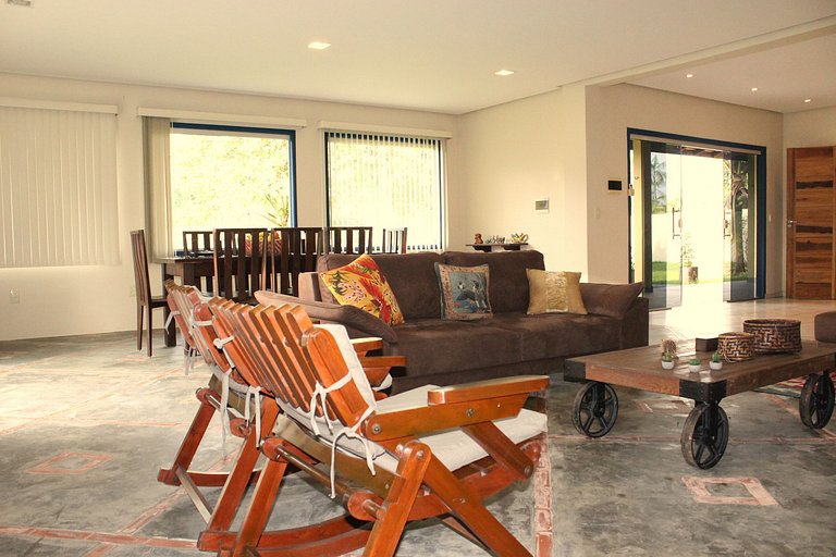 Casa ampla com jardim e 3 suítes em Novo Airão