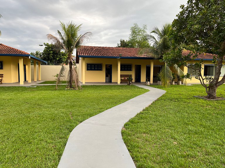 Casa ampla com jardim e 3 suítes em Novo Airão