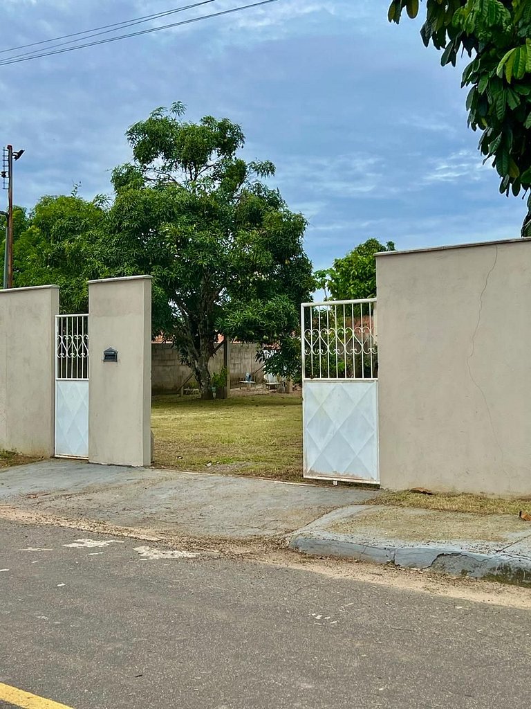 Chalé Arara em Novo Airão com cozinha completa e ar-condicio