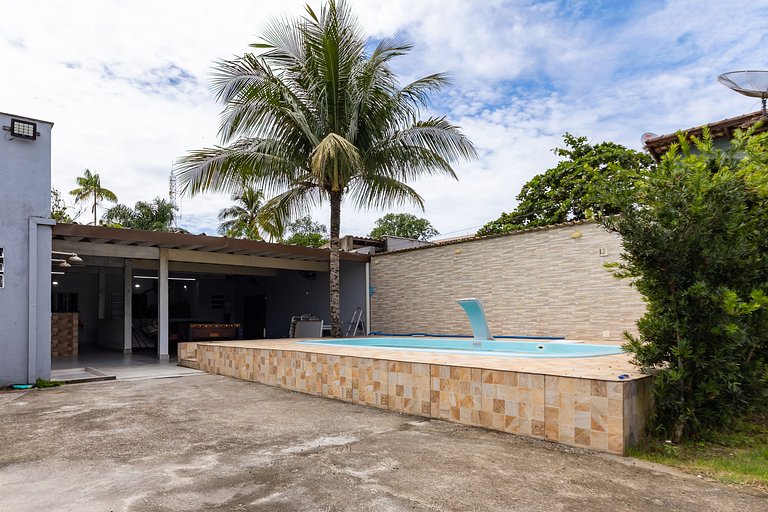 Casa com piscina a 180m da Praia de Boraceia