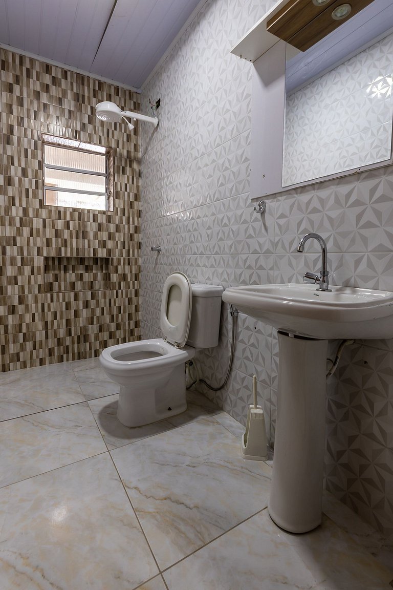 Casa com piscina a 180m da Praia de Boraceia