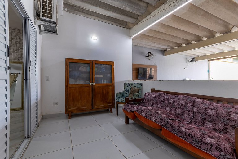 Casa com piscina a 180m da Praia de Boraceia