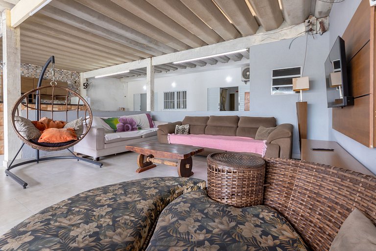 Casa com piscina a 180m da Praia de Boraceia