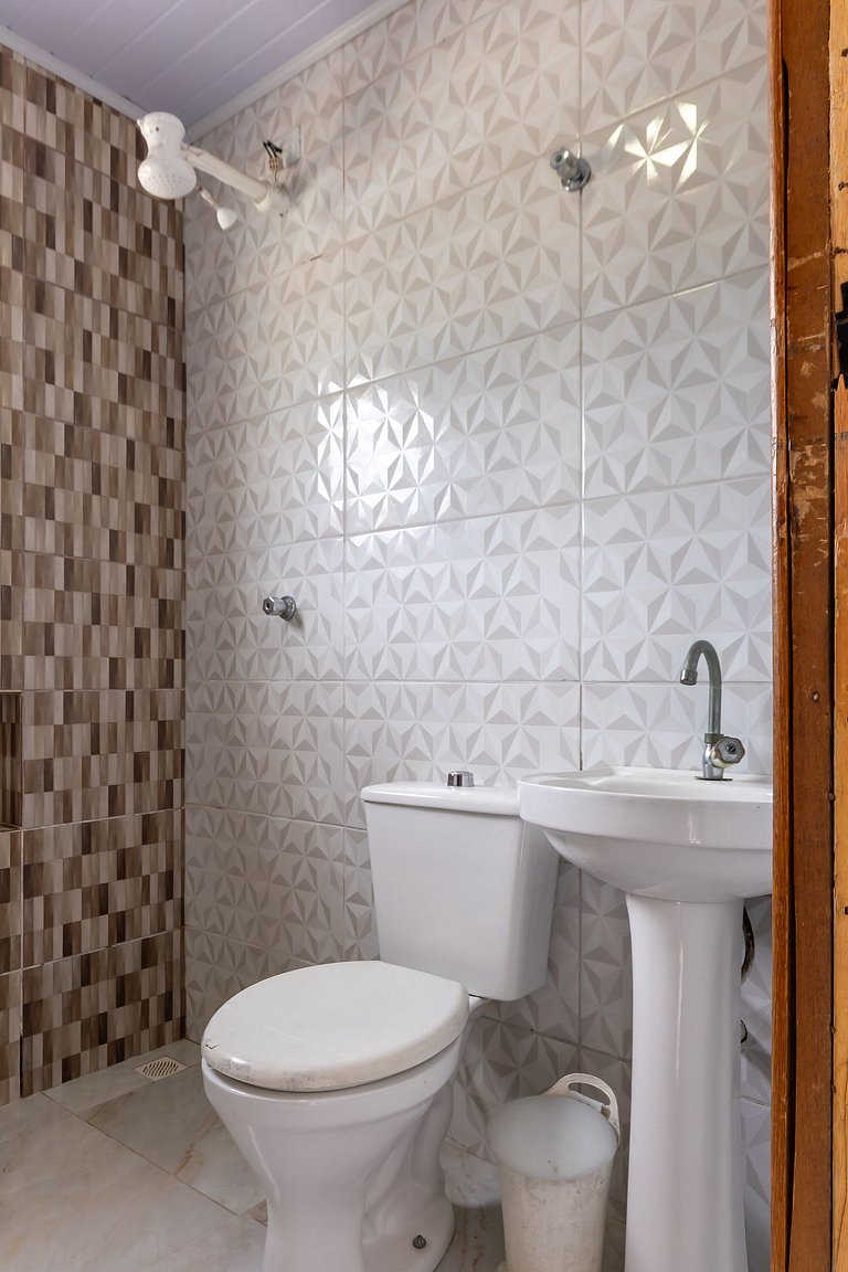 Casa com piscina a 180m da Praia de Boraceia