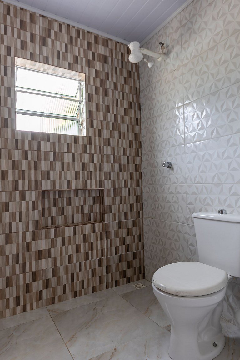 Casa com piscina a 180m da Praia de Boraceia