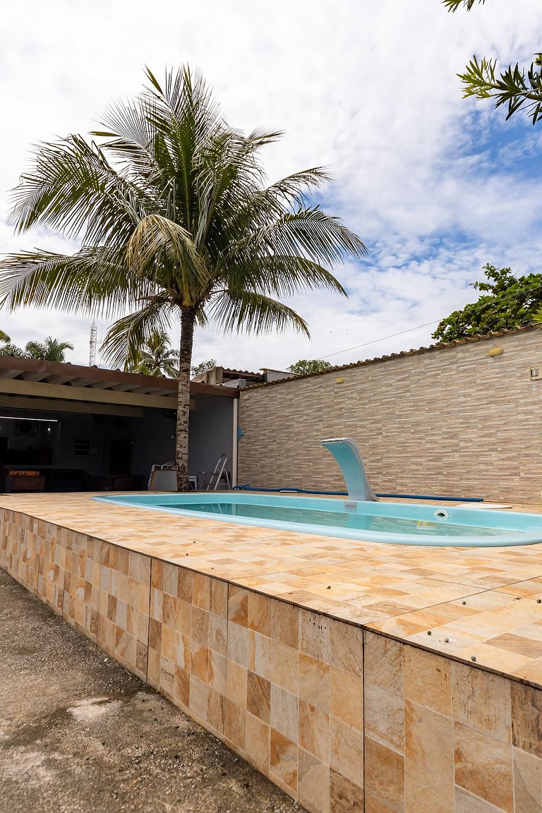 Casa com piscina a 180m da Praia de Boraceia