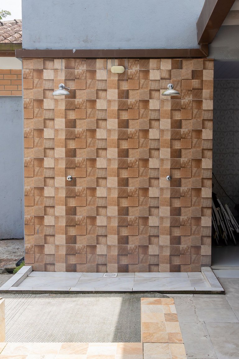 Casa com piscina a 180m da Praia de Boraceia