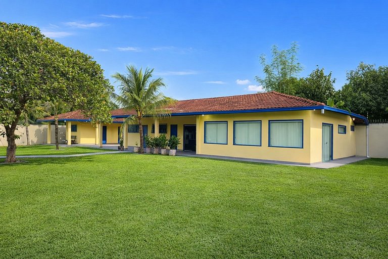 Casa ampla com jardim e 3 suítes em Novo Airão