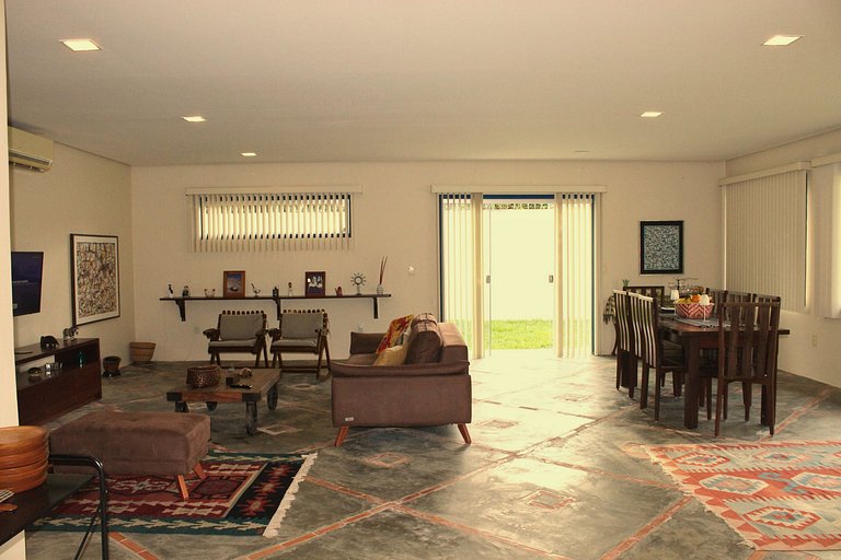 Casa ampla com jardim e 3 suítes em Novo Airão