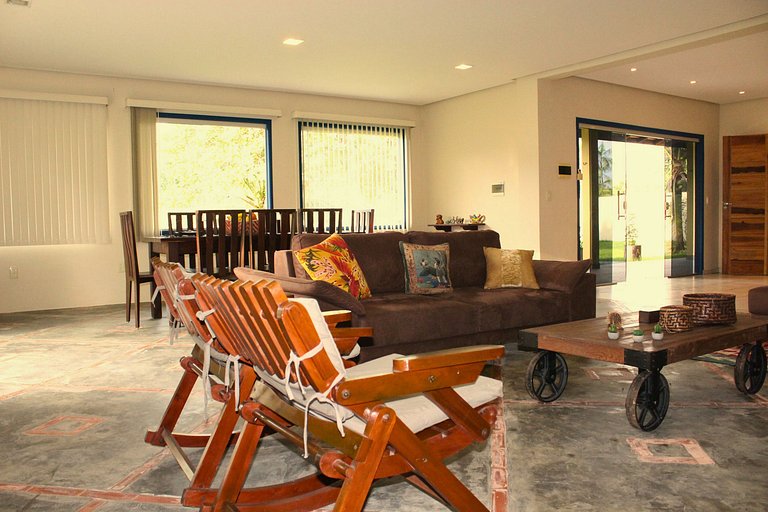 Casa ampla com jardim e 3 suítes em Novo Airão