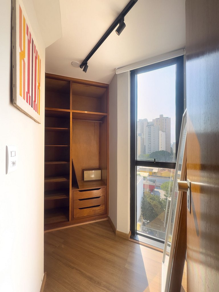 Apto no Campo Belo com A/C e vaga – 15min CGH