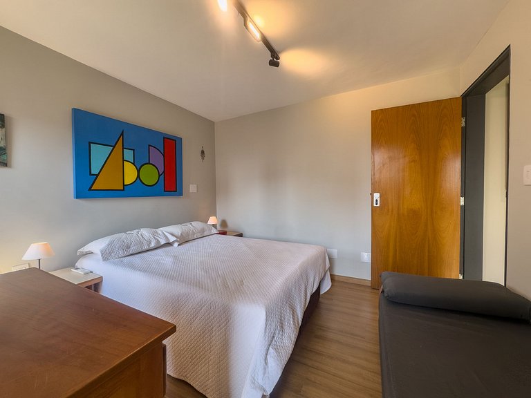 Apto no Campo Belo com A/C e vaga – 15min CGH