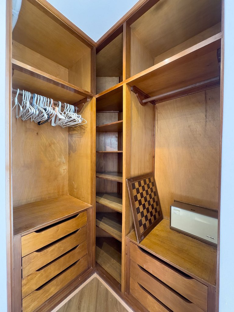 Apto no Campo Belo com A/C e vaga – 15min CGH