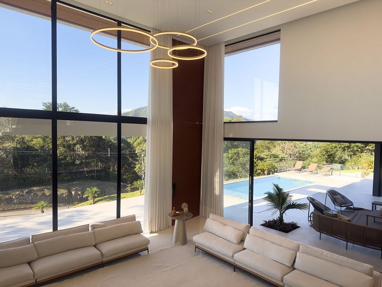 Mansão de Luxo a 35 minutos de SP