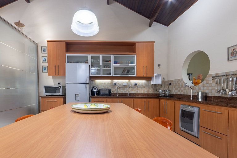 Casa Flamboyant 3 Suítes c/ Piscina e Jardim Amplo