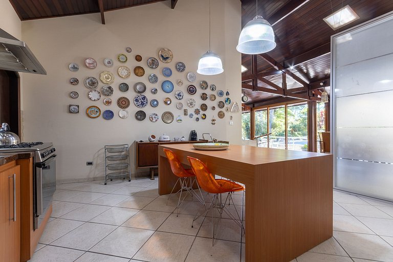 Casa Flamboyant | 3 Suítes c/ Piscina e Jardim
