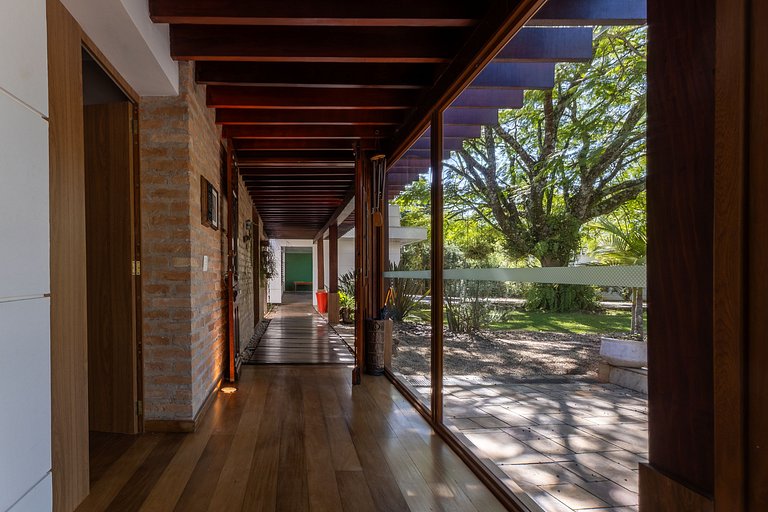Casa Flamboyant | 3 Suítes c/ Piscina e Jardim