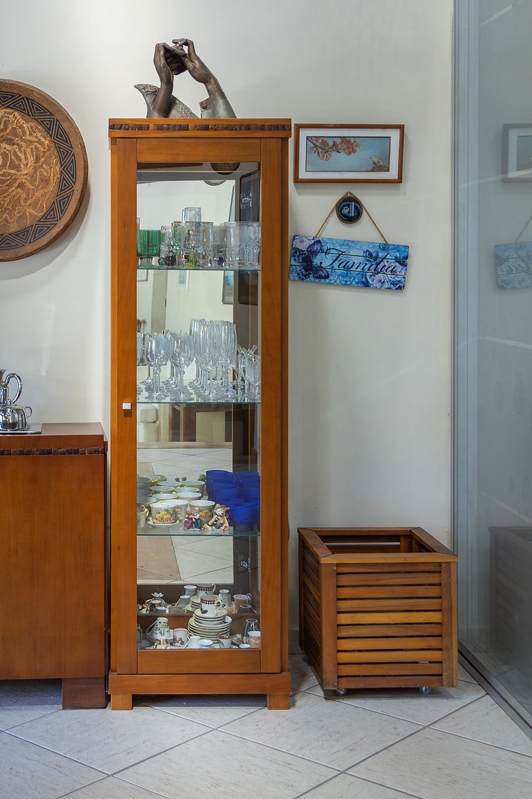 Casa Flamboyant 3 Suítes c/ Piscina e Jardim Amplo