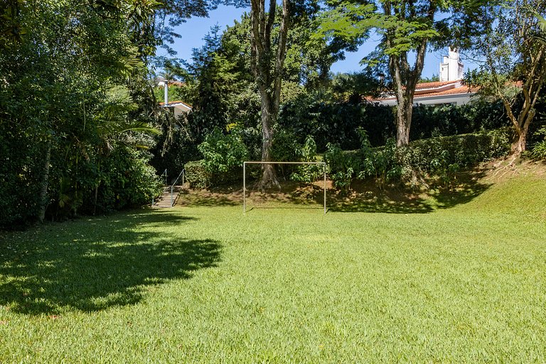 Casa Flamboyant | 3 Suítes c/ Piscina e Jardim