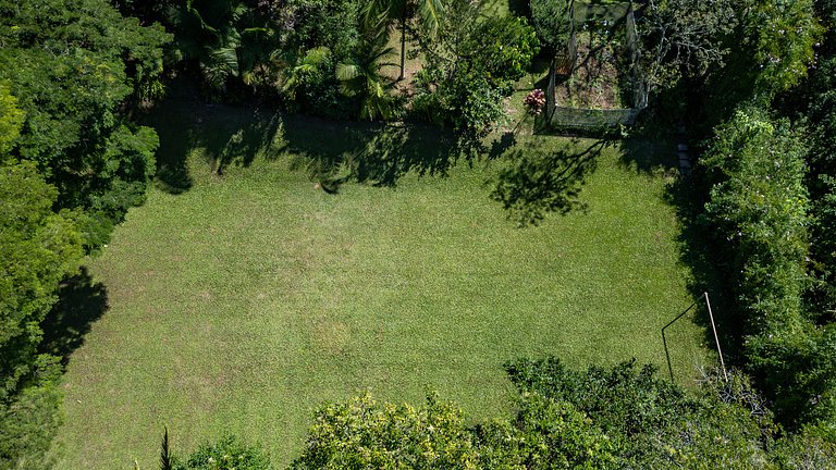 Casa Flamboyant 3 Suítes c/ Piscina e Jardim Amplo