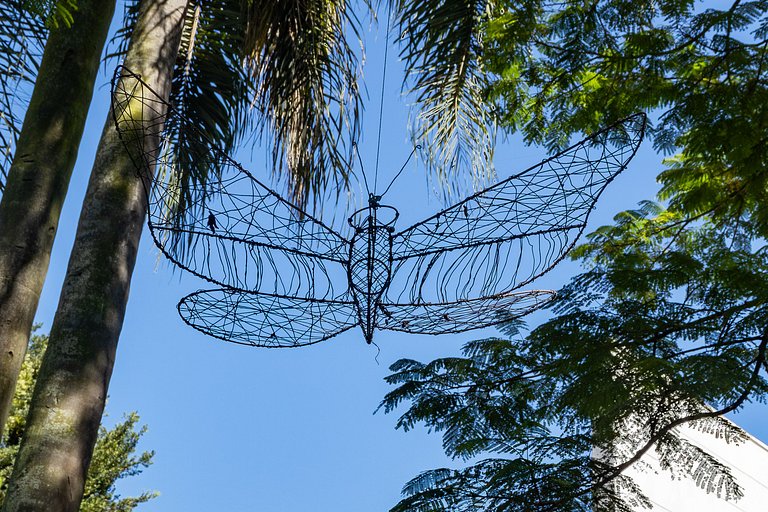 Casa Flamboyant | 3 Suítes c/ Piscina e Jardim