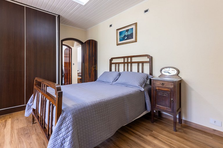 Casa Flamboyant | 3 Suítes c/ Piscina e Jardim