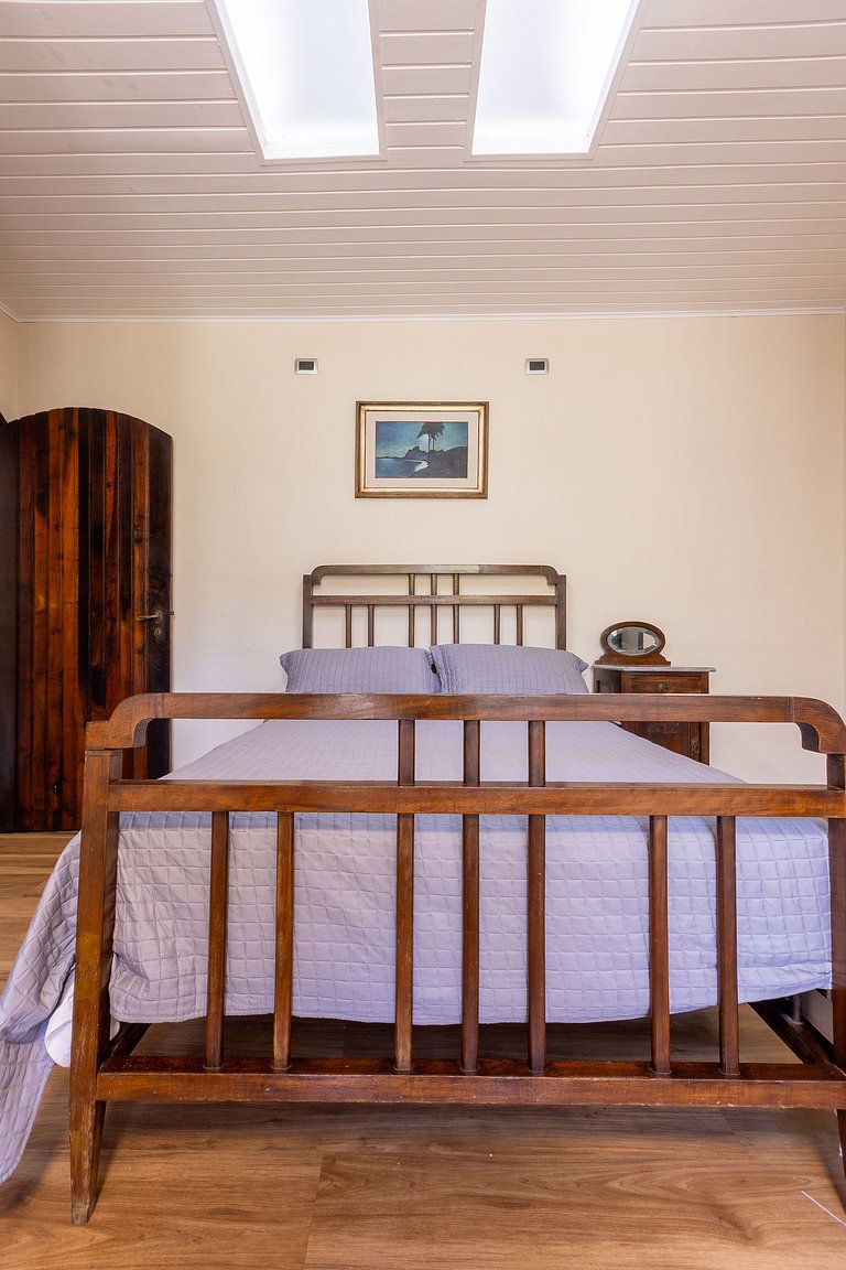 Casa Flamboyant 3 Suítes c/ Piscina e Jardim Amplo