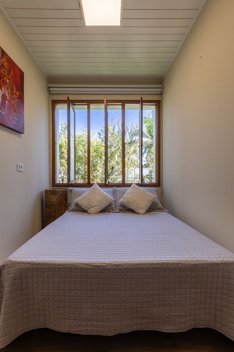 Casa Flamboyant | 3 Suítes c/ Piscina e Jardim