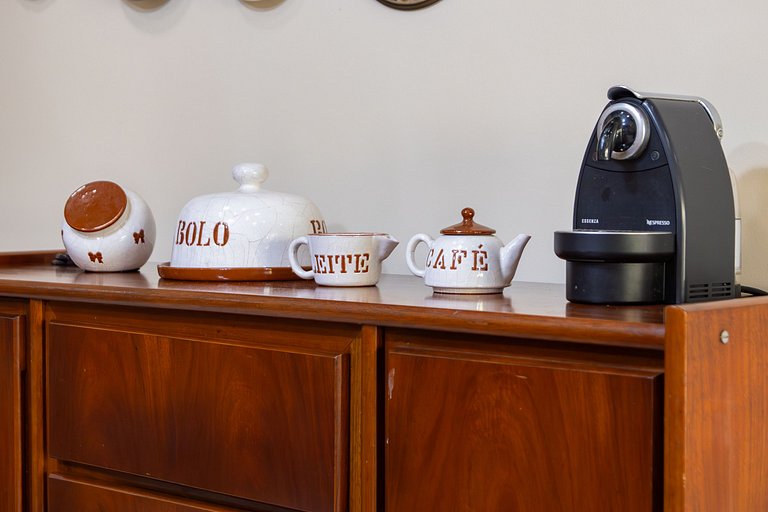 Casa Flamboyant 3 Suítes c/ Piscina e Jardim Amplo