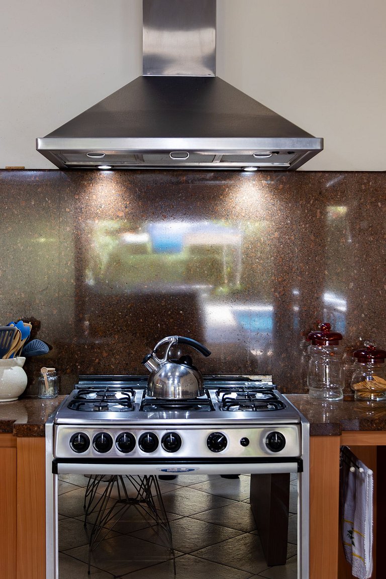 Casa Flamboyant 3 Suítes c/ Piscina e Jardim Amplo