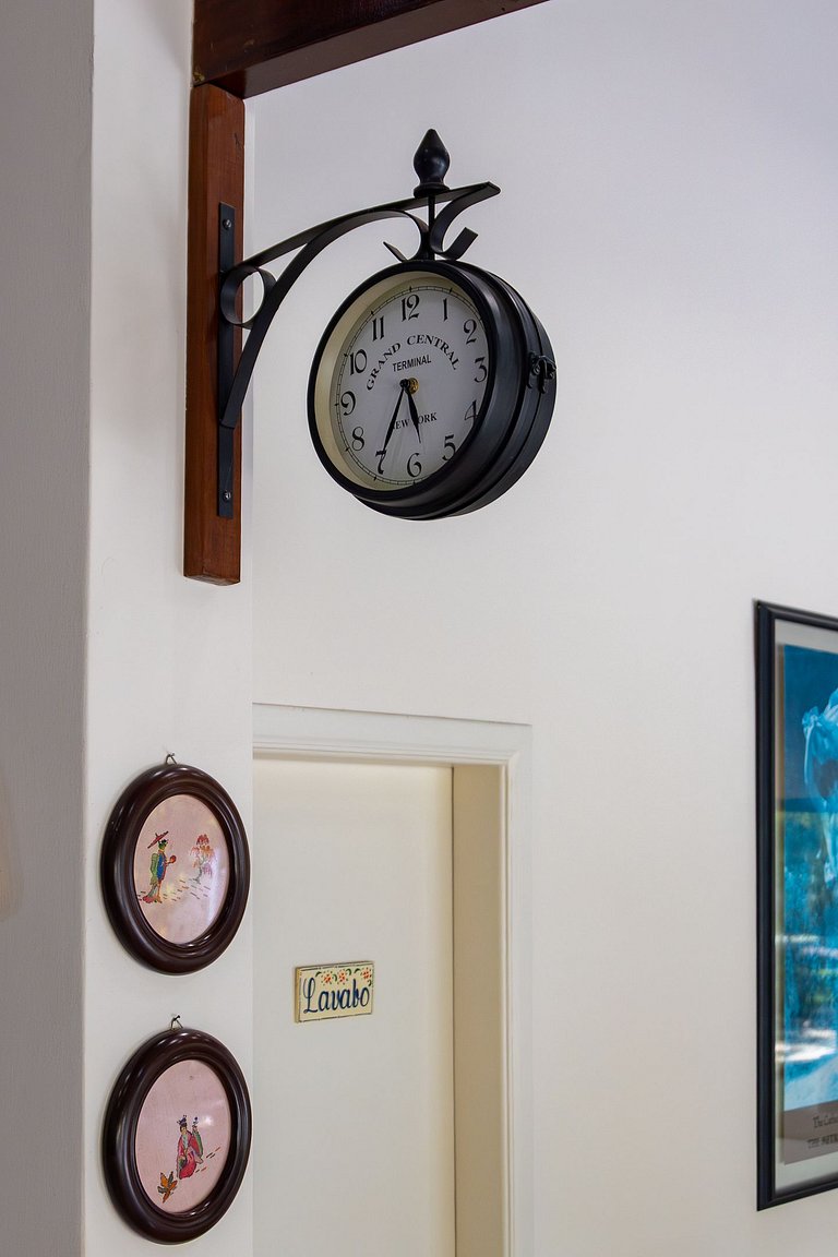 Casa Flamboyant 3 Suítes c/ Piscina e Jardim Amplo