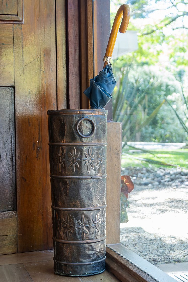Casa Flamboyant | 3 Suítes c/ Piscina e Jardim