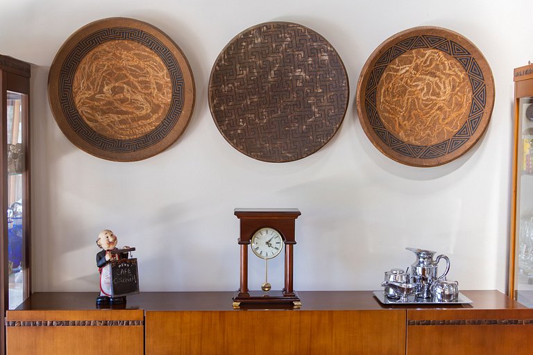 Casa Flamboyant 3 Suítes c/ Piscina e Jardim Amplo