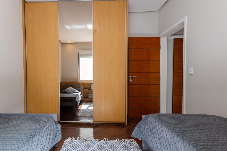Casa Térrea Alto Padrão | 4 Quartos