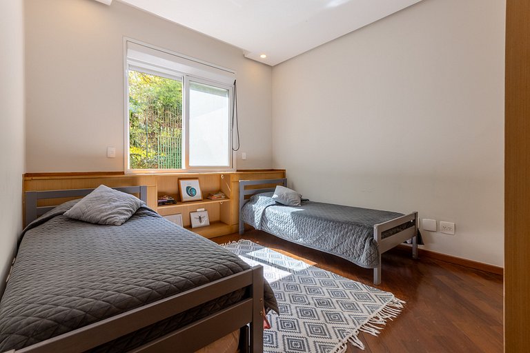 Casa Térrea Alto Padrão | 4 Quartos