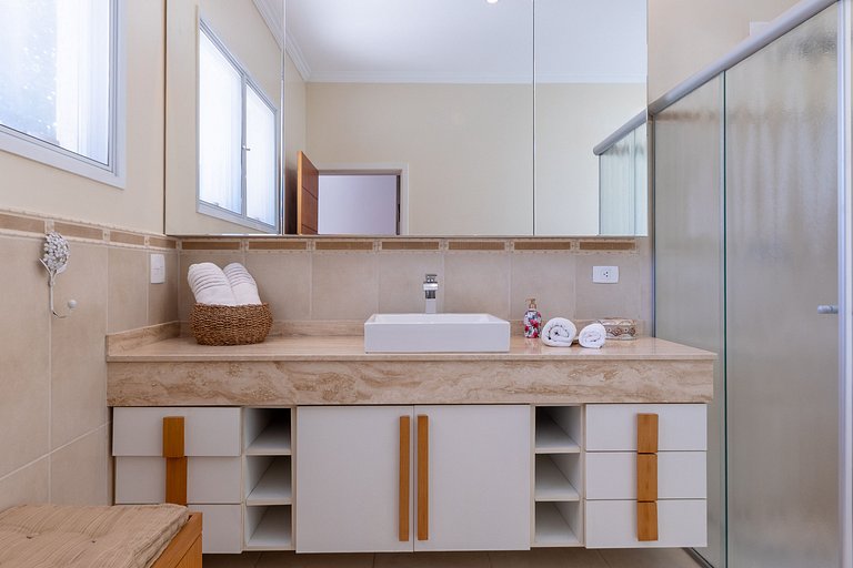 Casa Térrea Alto Padrão | 4 Quartos