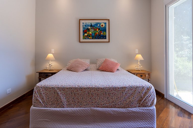 Casa Térrea Alto Padrão | 4 Quartos