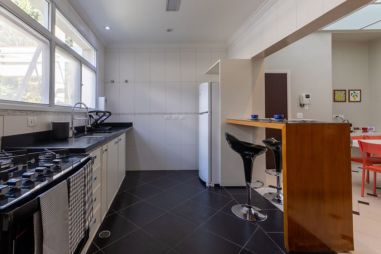 Casa Térrea Alto Padrão | 4 Quartos