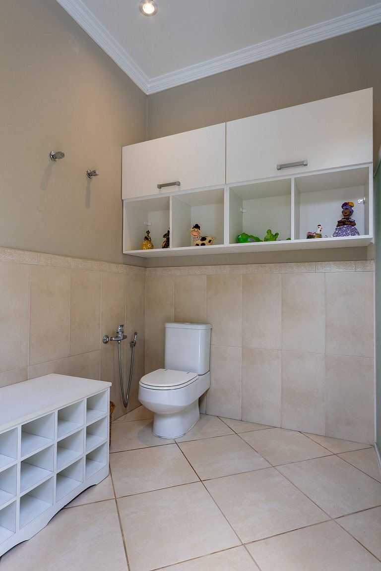 Casa Térrea Alto Padrão | 4 Quartos