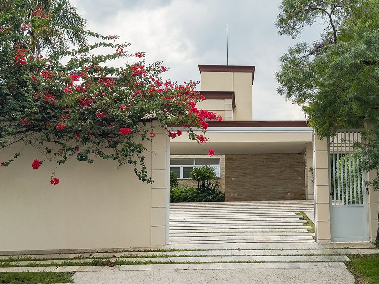 Casa Térrea Alto Padrão | 4 Quartos