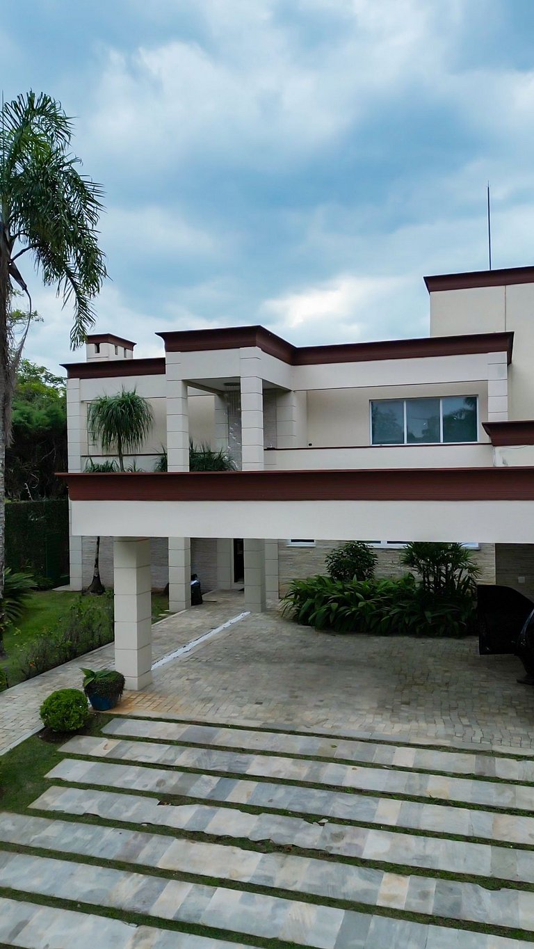 Casa Térrea Alto Padrão | 4 Quartos
