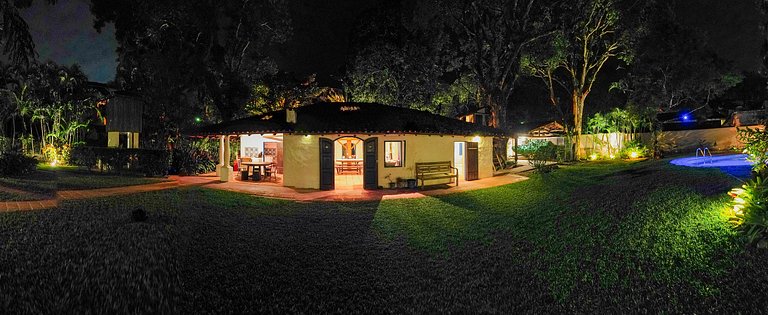 Casa de praia com 4 suítes a 150m do mar