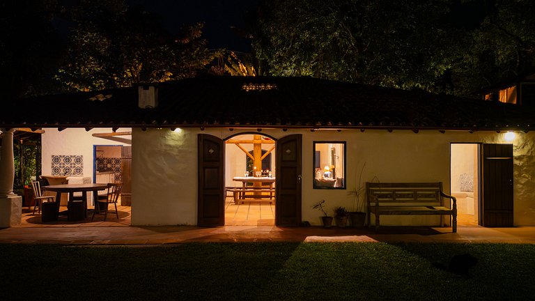 Casa de praia com 4 suítes a 150m do mar