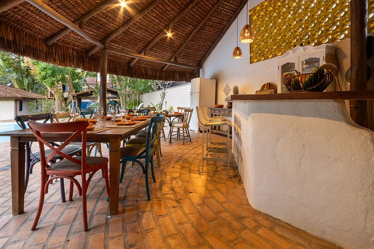 Casa de praia com 4 suítes a 150m do mar
