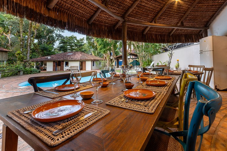 Casa de praia com 4 suítes a 150m do mar