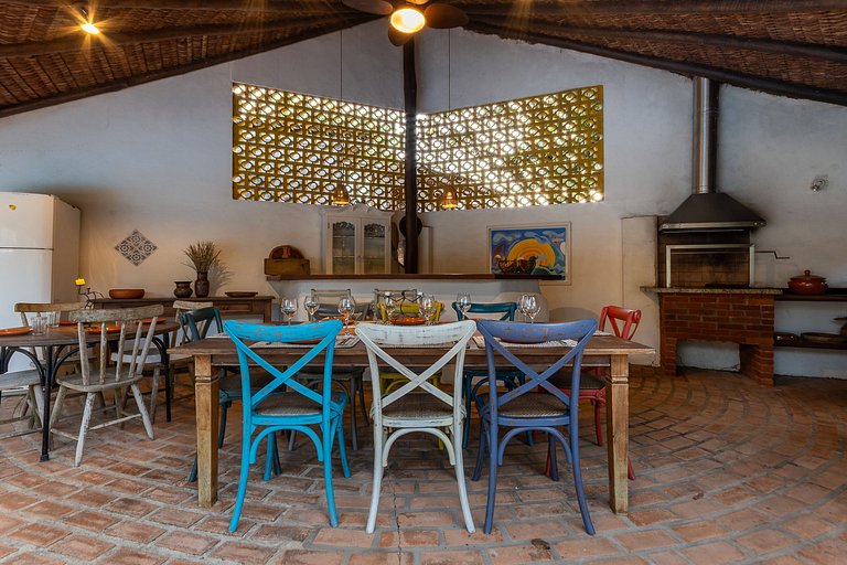 Casa de praia com 4 suítes a 150m do mar