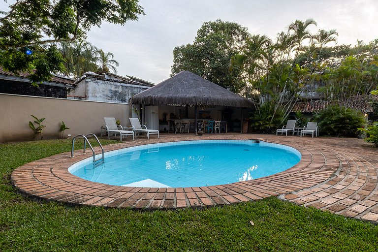 Casa de praia com 4 suítes a 150m do mar