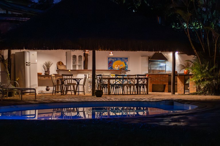 Casa de praia com 4 suítes a 150m do mar