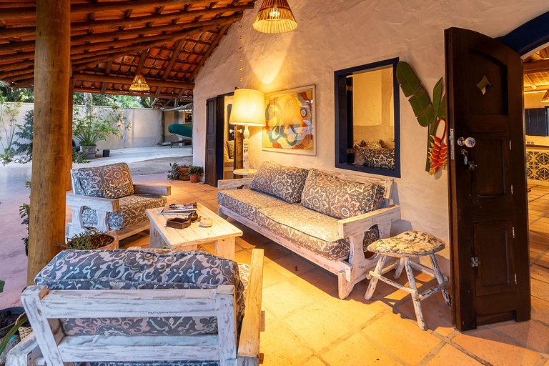 Casa de praia com 4 suítes a 150m do mar