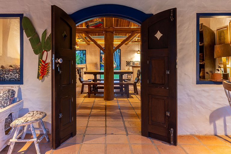 Casa de praia com 4 suítes a 150m do mar